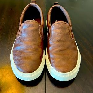 Boy’s Old Navy Slip on brown top shoes. Size 2